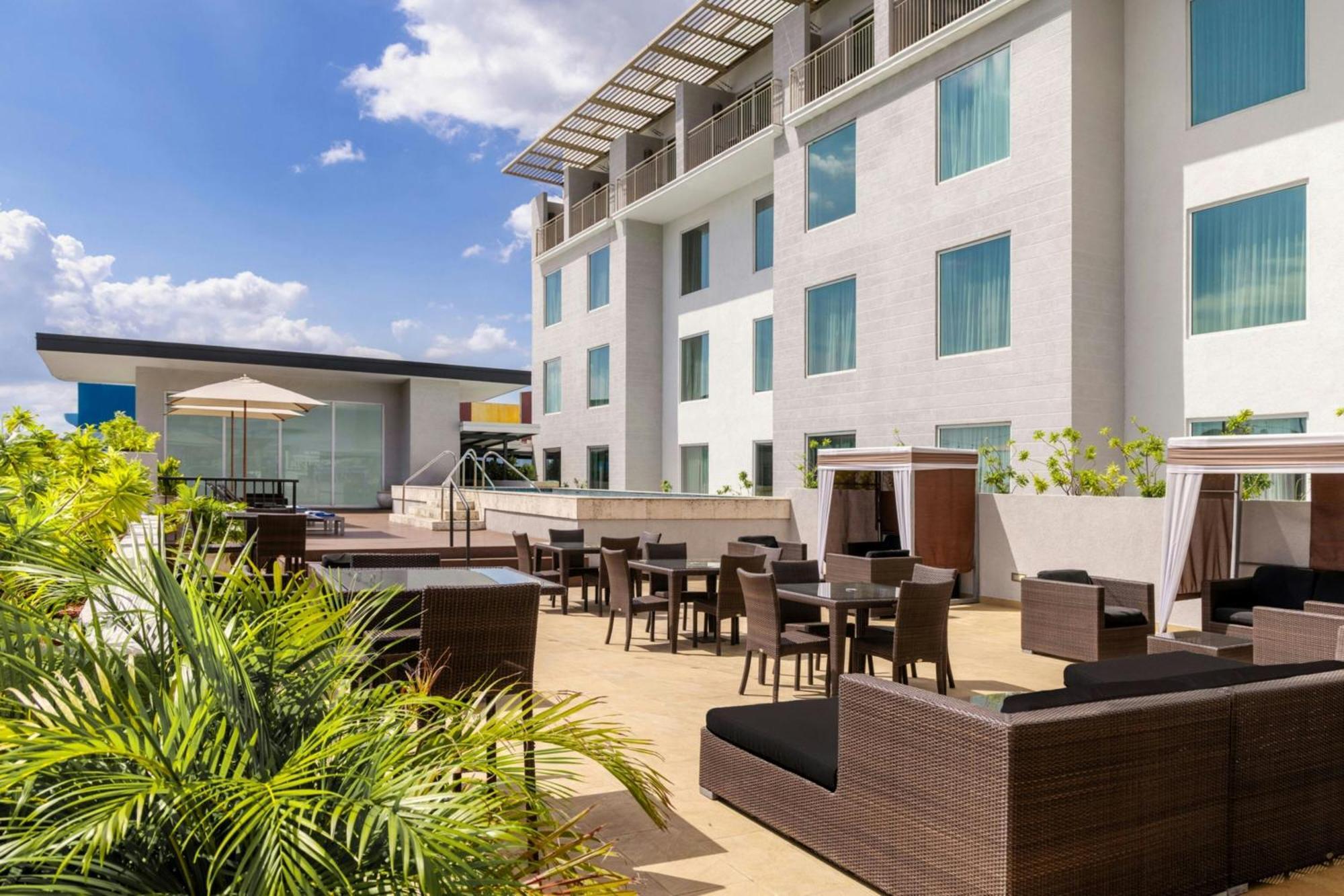 Courtyard By Marriott Kingston, Jamaica Hotel Exterior photo